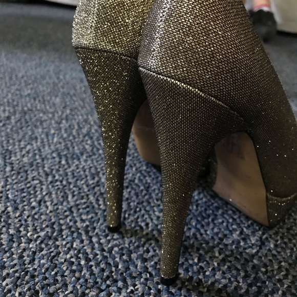 ALDO Gold glitter peep toe heels - Picture 4 of 4